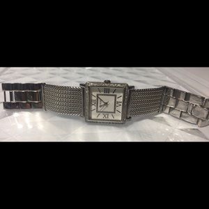 NEW GUESS SILVER TONE BRACELET WATCH U0826L1